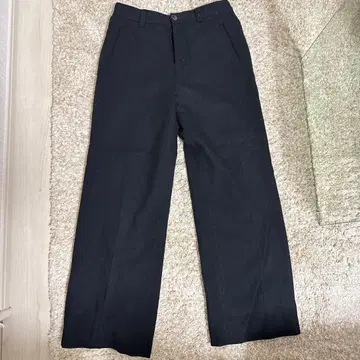 블랙 팬츠 사이드 포켓 포함