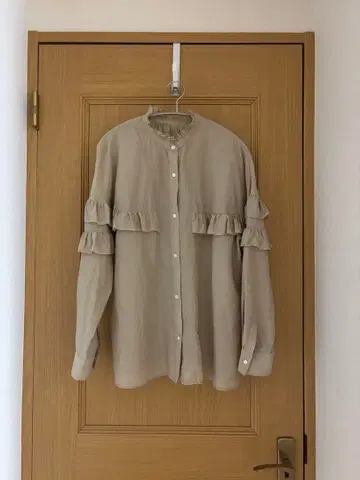 Spick and Span 코튼 실크 티어드 프릴 슬리브 BL