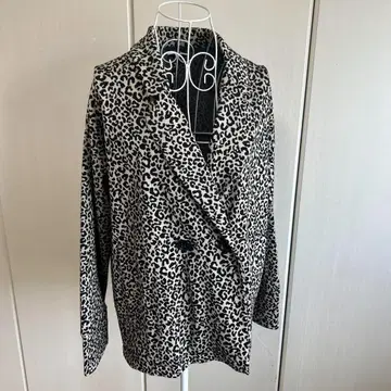 ZARA 애니멀 무늬 레오파드 더블 자켓