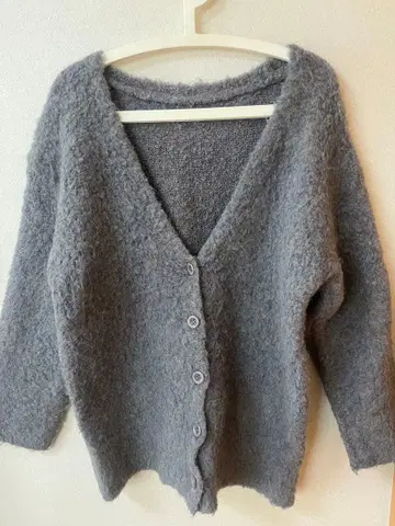 블루 그레이의 복슬복슬 V넥 가디건
