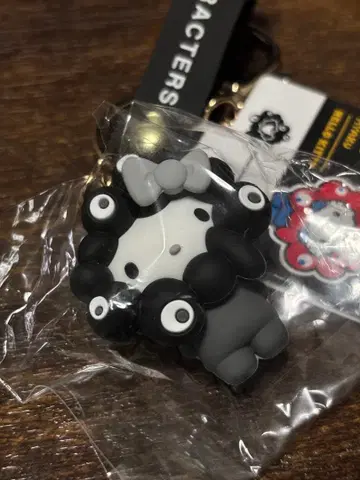 키티 만박회장 한정판 블랙 미야쿠미야쿠 키링 산리오