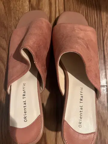 오리엔탈 트래픽 핑크 스웨이드 뮬
