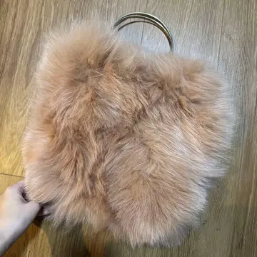 투모로우랜드 퍼 핸드백 베이지