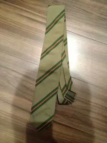 Drake's 카키 스트라이프 넥타이