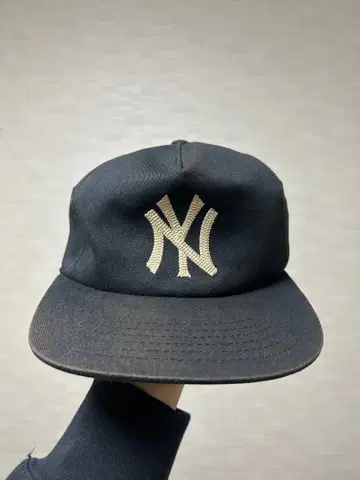 Monday suck NY 로고 캡 블랙