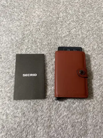 SECRID 브라운 가죽 카드 케이스