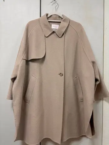 새상품급 BEAUTY & YOUTH 리버 판초 코트 베이지