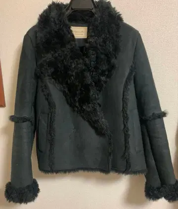 페이크 무스탕 코트 블랙 프리 사이즈입니다.