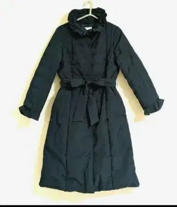 엠프리미어 블랙 다운 코트 프릴 리본 숄카라 34