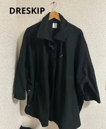 DRESKIP 스탠드 칼라 판초 코트