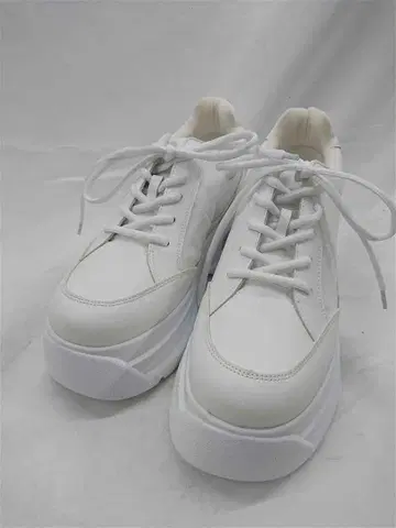 에보이 통굽 스니커즈 화이트 계열 L 사이즈 여성용