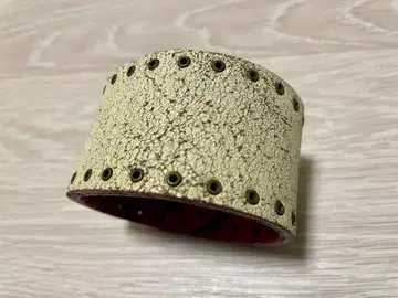 JJJ 크랙 가죽 스터드 팔찌 Johnsclosing