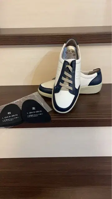 아킬레스 솔보 컴포트 스니커즈 가죽 펀칭 24