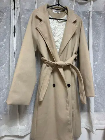 베이지 벨트 롱 코트