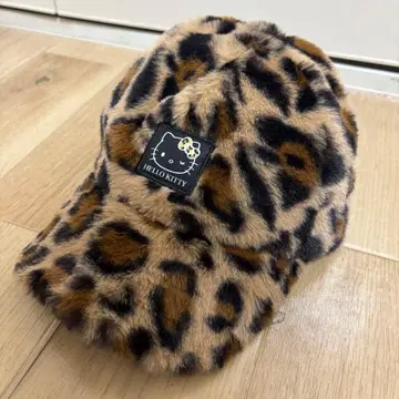 HELLO KITTY 아베일 레오파드 무늬 퍼 캡