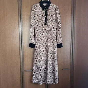 [ ZARA ] 패턴 원피스 긴팔