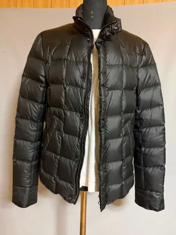 블랙 다운 자켓 퀼팅 디자인