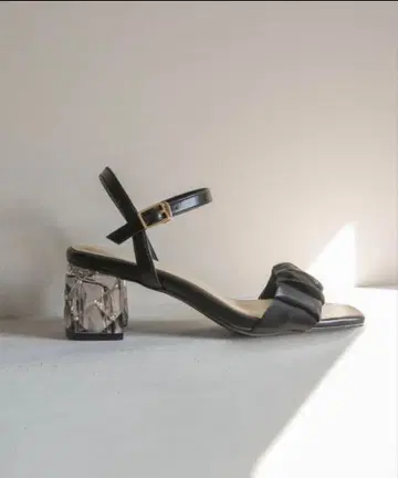 [ RANDA ] 개더 클리어힐 샌들 블랙 LL