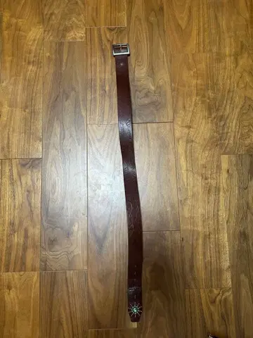 HTC 스터드 장식 브라운 가죽 벨트