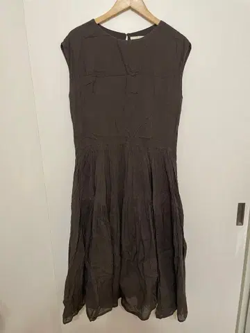 iena 차콜 그레이 슬리브리스 플레어 원피스