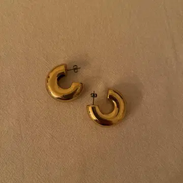 beams 골드 메탈 커브형 귀걸이