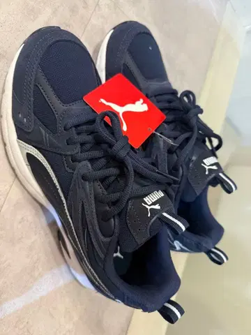 PUMA 네이비 스니커즈