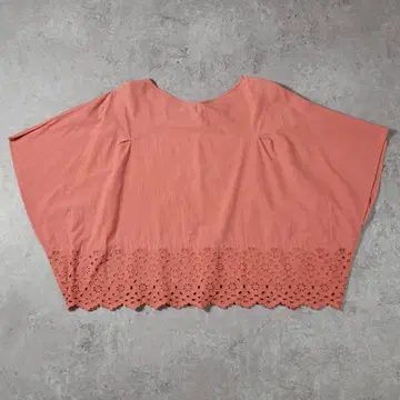 [ 새상품급 ] HUMAN WOMAN 자수 컷워크 풀오버 블라우스 M