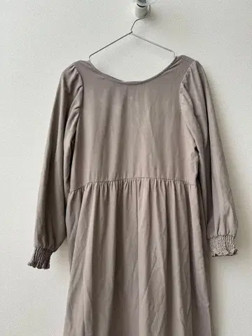 그레이 긴팔 프릴 밑단 티셔츠 원피스