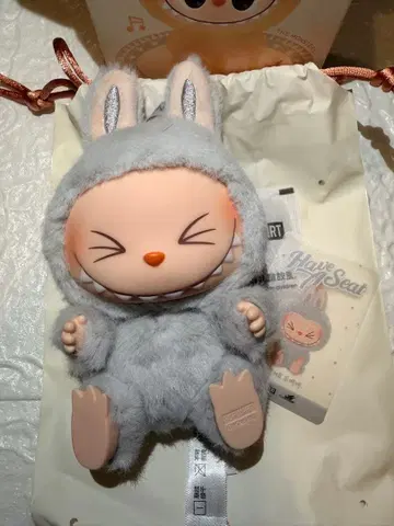 정품 POPMART HAVE A SEAT HEHE