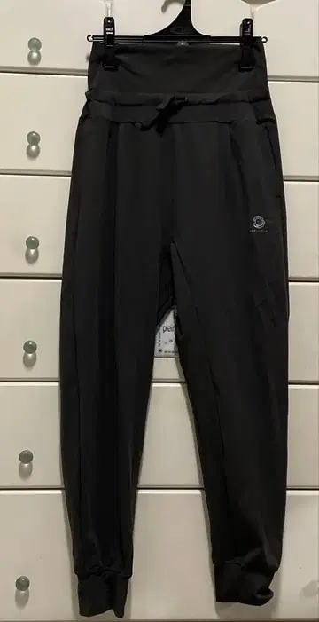 FEELCYCLE 다크 그레이 조거 팬츠