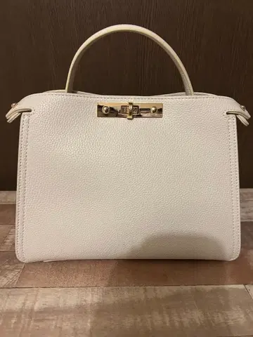 화이트 핸드백 골드 금장 장식 포함 숄더 끈 포함 입학식 졸업식