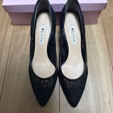 DIANA 블랙 레이스 펌프스