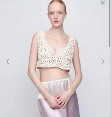 이우엔마토후 2025 미사용 아이보리 크로셰 니트 뷔스티에