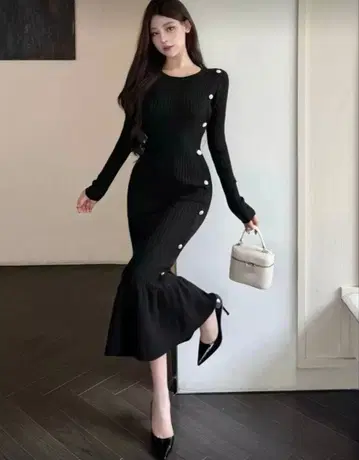 사이드 버튼 블랙 니트 원피스