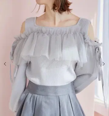 튤 레이어드 어깨 트임 니트