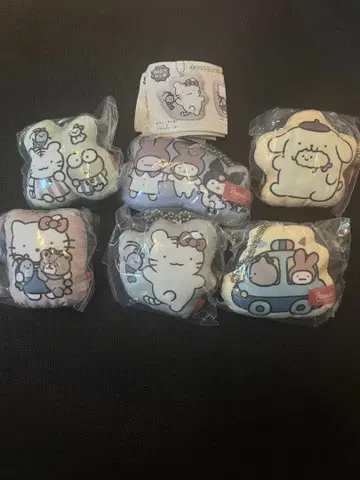 화이트 타이거와 블랙 타이거 x 산리오 캐릭터즈 쿠션 마스코트