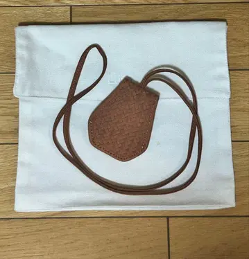 LIDNM Llife LEATHER CLOCHETTE