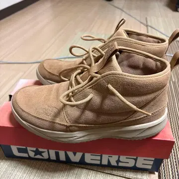 THE NORTH FACE 베이지 스니커즈