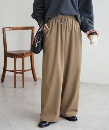 새상품 디스코트 -3kg 룩! 드레이프감 이지 팬츠 베이지