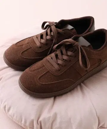 VIVIAN 스니커즈 스웨이드 브라운