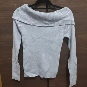 AZUL 오프숄더 리브 니트 스웨터 라이트 블루