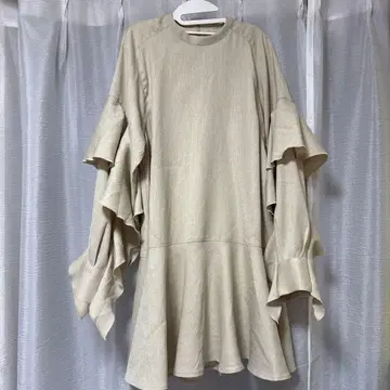 KBF 프릴 슬리브 미니 원피스