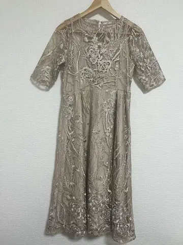 베이지 리본 드레스