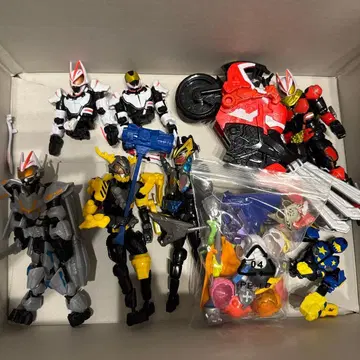 가면라이더 기츠 리볼브 체인지 피규어