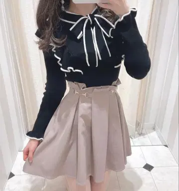 evelyn 바이컬러 리본 프릴 니트 파이핑 플로키 스커트