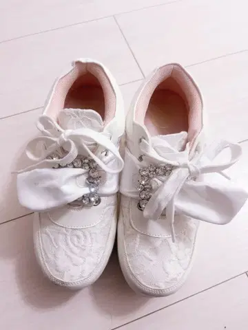 YOSUKE 요스케 통굽 비쥬 버클 스니커즈