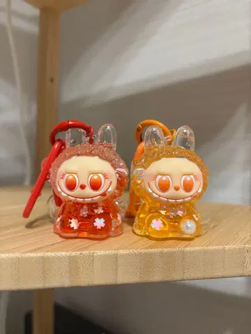 러브브 아크릴 키링 2개 세트