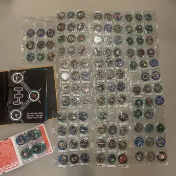 요괴 메달 130장 정도