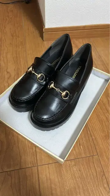 블랙 로퍼 골드 체인 포함