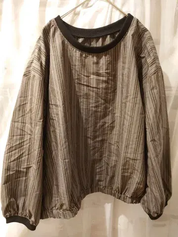 스트라이프 긴팔 상의 그레이